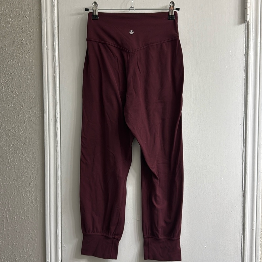 Lululemon Align High-Rise Cropped Jogger size 2
Mulled Wine - Picture 9 of 13